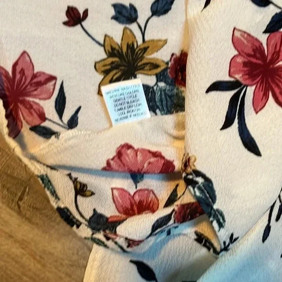 Cure off white flower print blouse - Picture 6 of 9